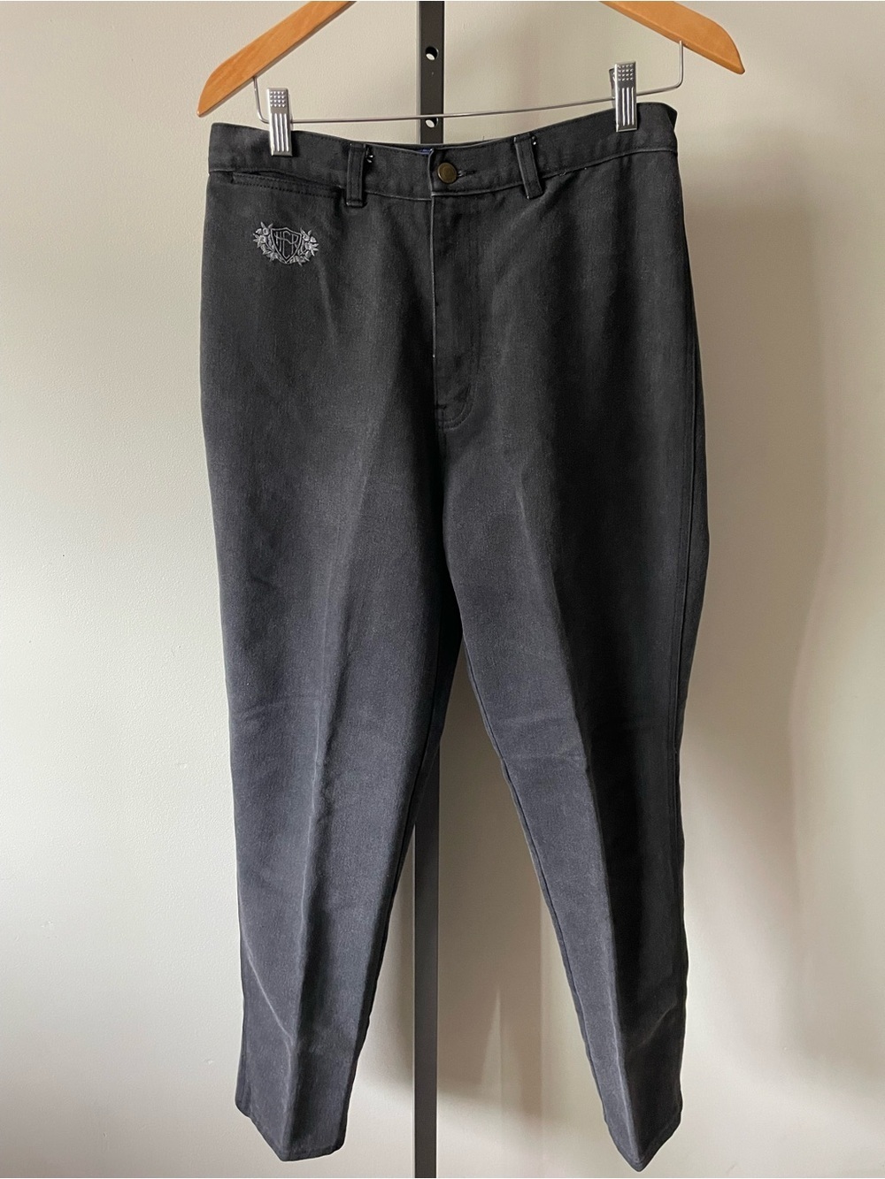 90s Y2K Vintage HER Tapered Faded Black Denim Jeans Embroidered Crest Shield